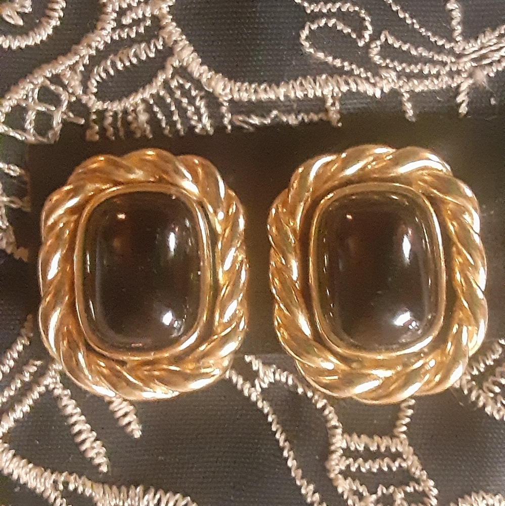 Vintage DIOR clip On Earrings. Faux Black Onyx Abd Gold 80s